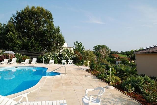 Bungalow Leo Savudrija Bagian luar foto