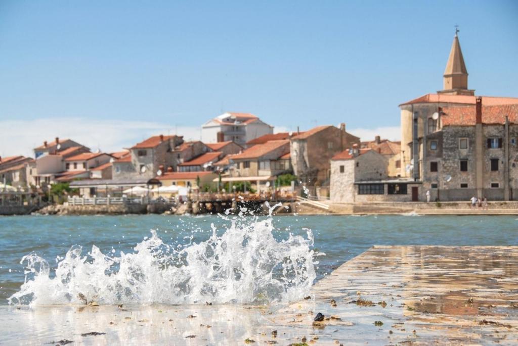Bungalow Leo Savudrija Bagian luar foto
