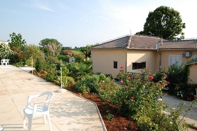 Bungalow Leo Savudrija Bagian luar foto