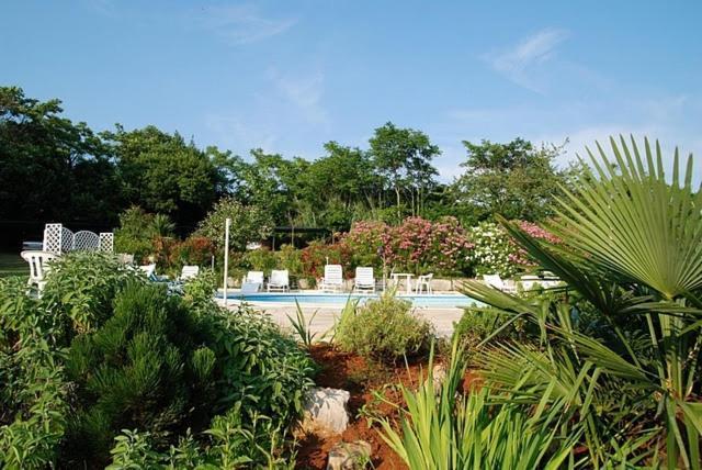 Bungalow Leo Savudrija Bagian luar foto